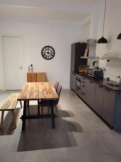 Lovely 2 Bedroom Serviced Apartment In Rotterdam 0*,  Hollandia